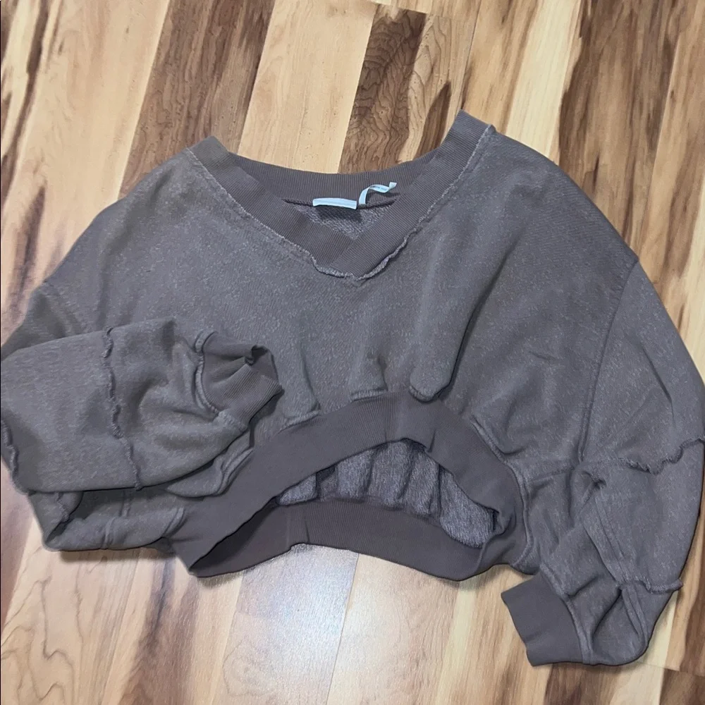 Urban Outfitters Taupe Cropped Pullover - Picture 1 of 2